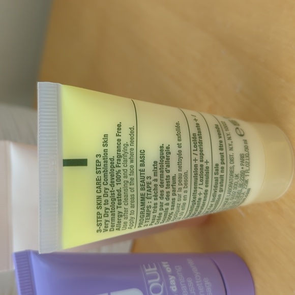 Clinique Mini Travel Size Skin Care Trio Brand New Never Used 30ml Each - Picture 3 of 12